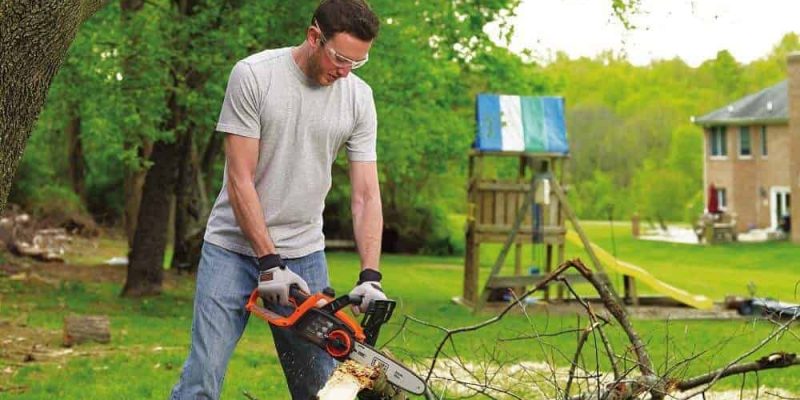 Gas Chainsaws vs. Electric Chainsaws – Pros & Cons